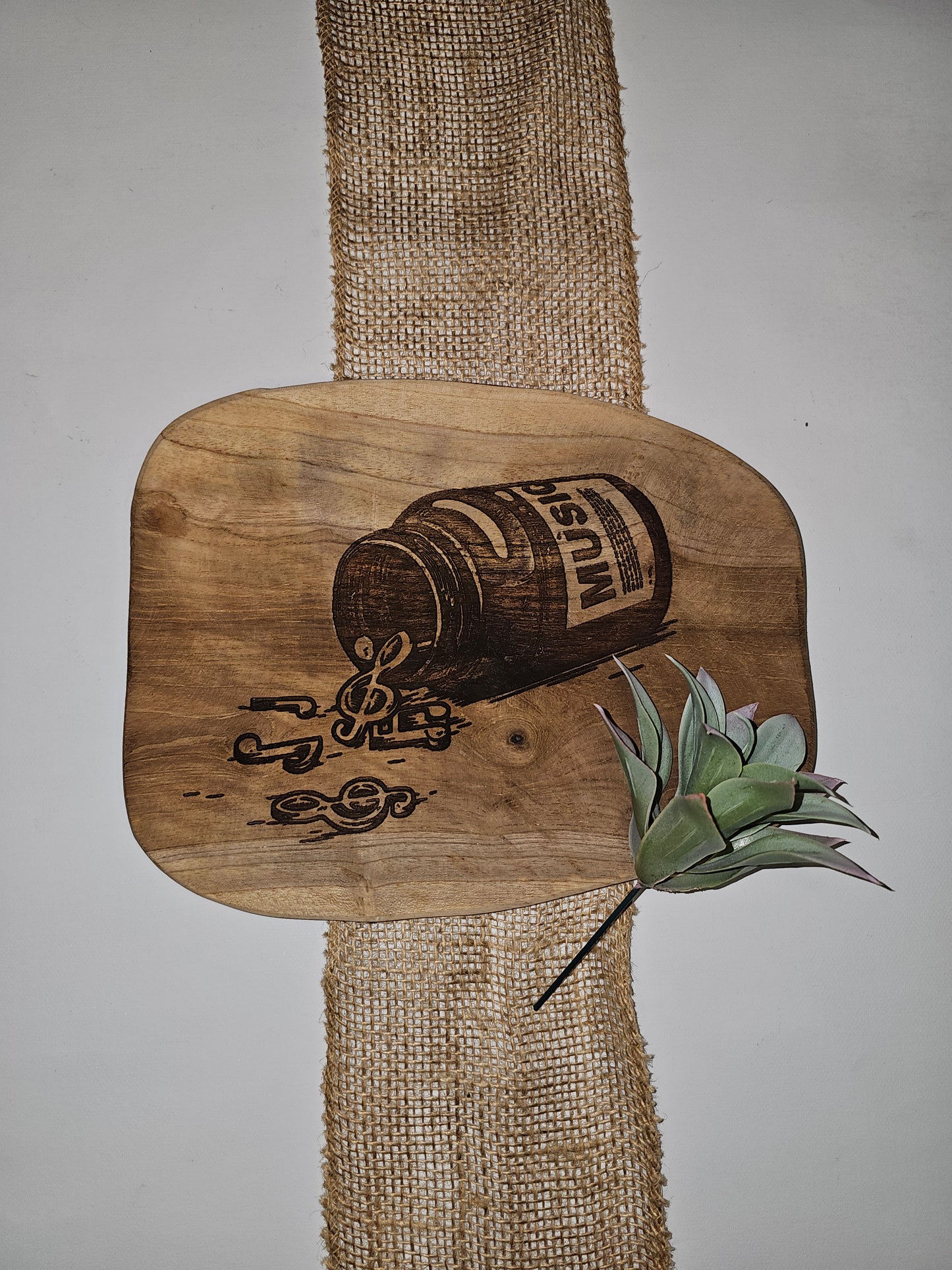 Teakbrett mit Music Pillen Motiv