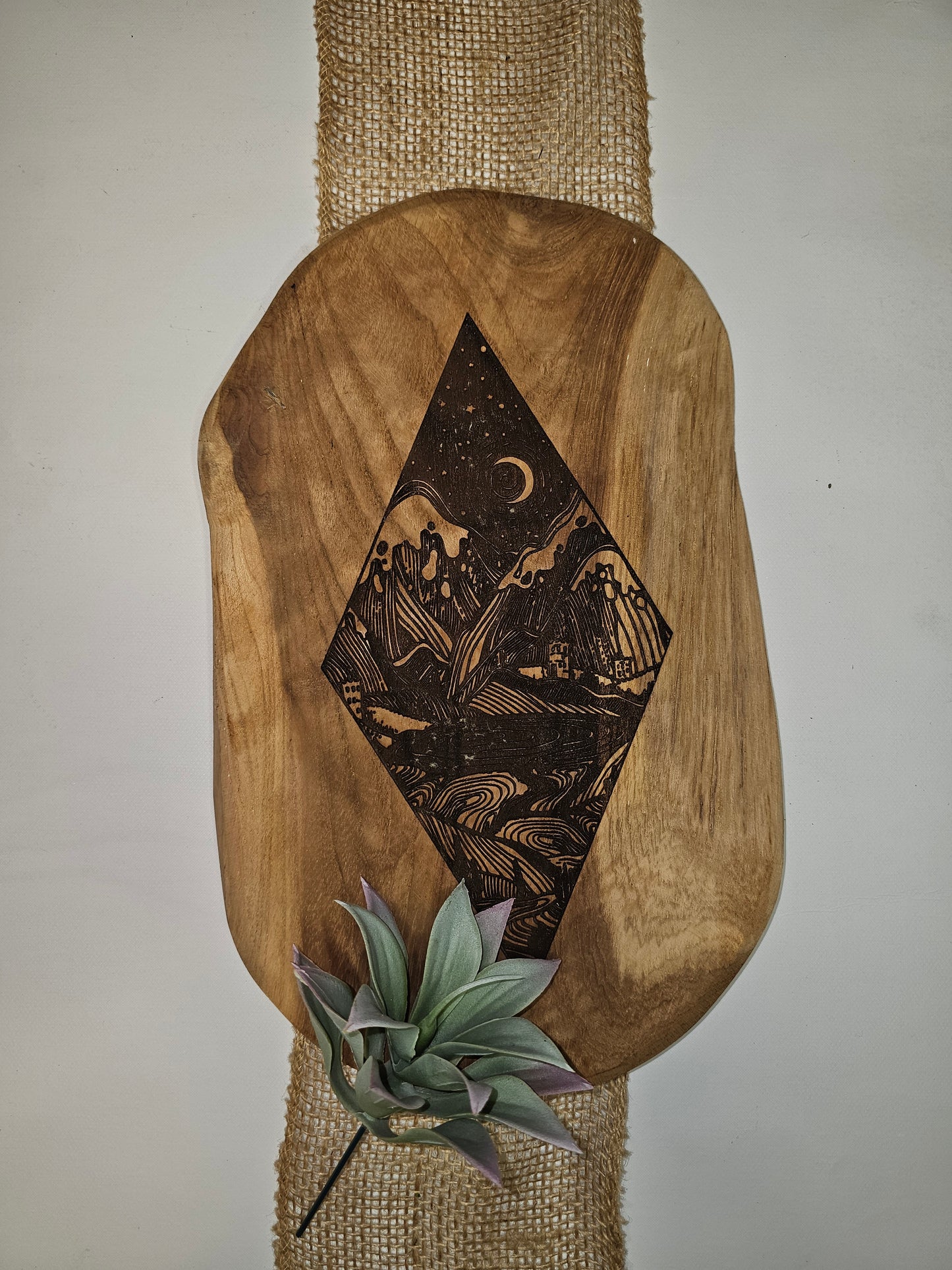 Teakbrett mit spirituellen Motiv