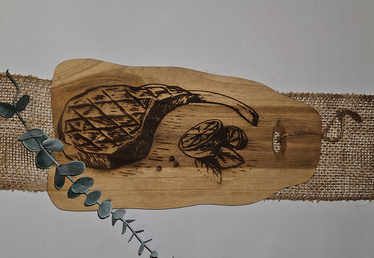 Teakbrett mit Grillmotiv