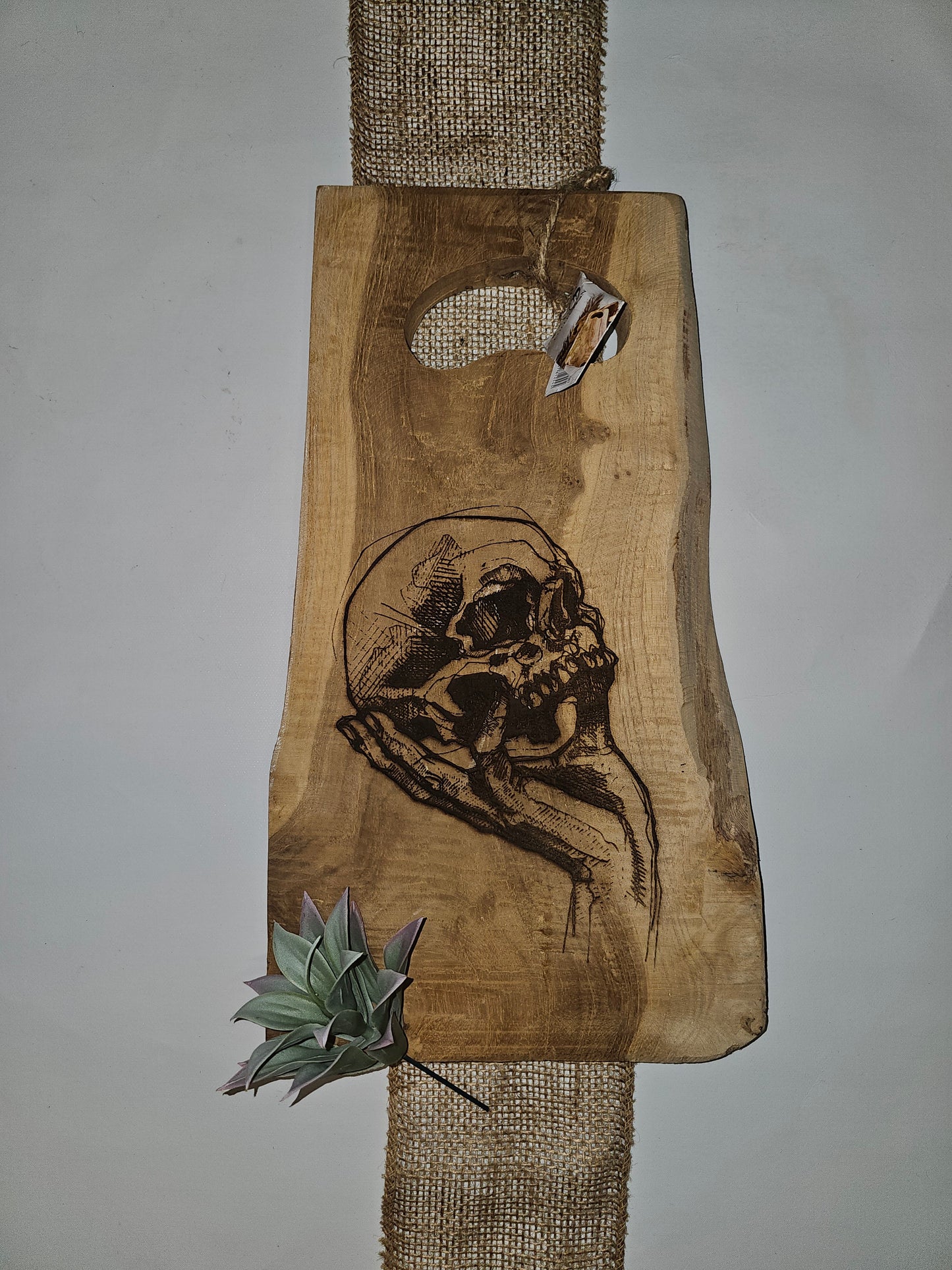 Teakbrett mit Shakespeare/ Totenkopf Motiv