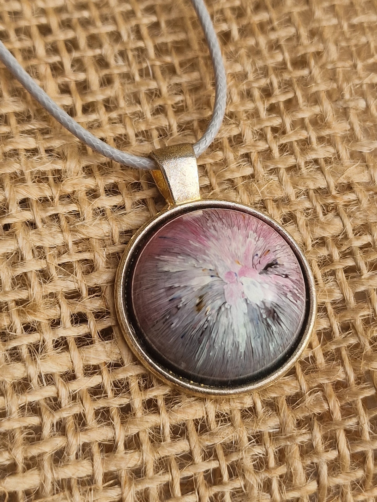 Halskette aus Epoxidharz