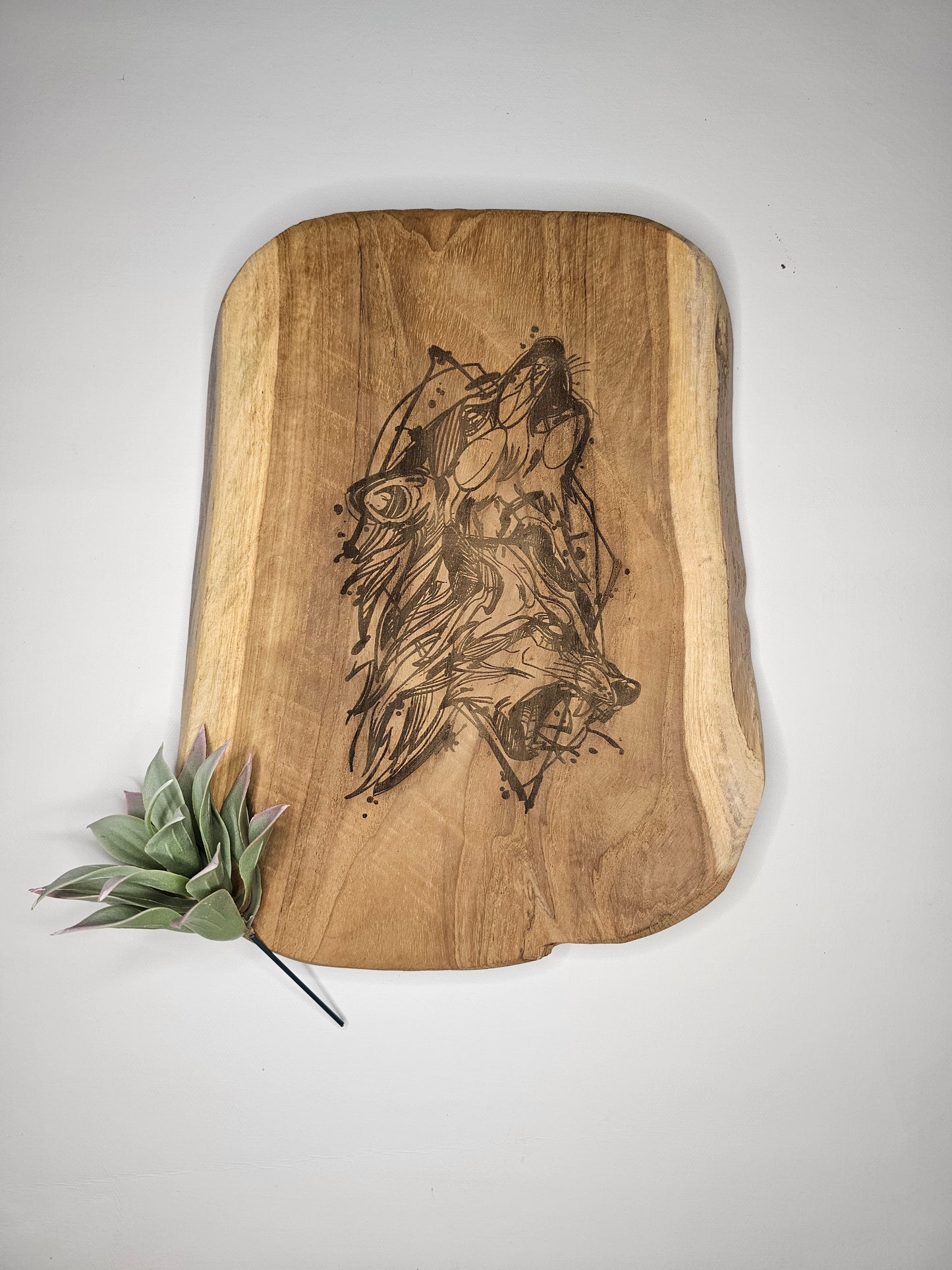 Teakbrett mit Wolf Motiv