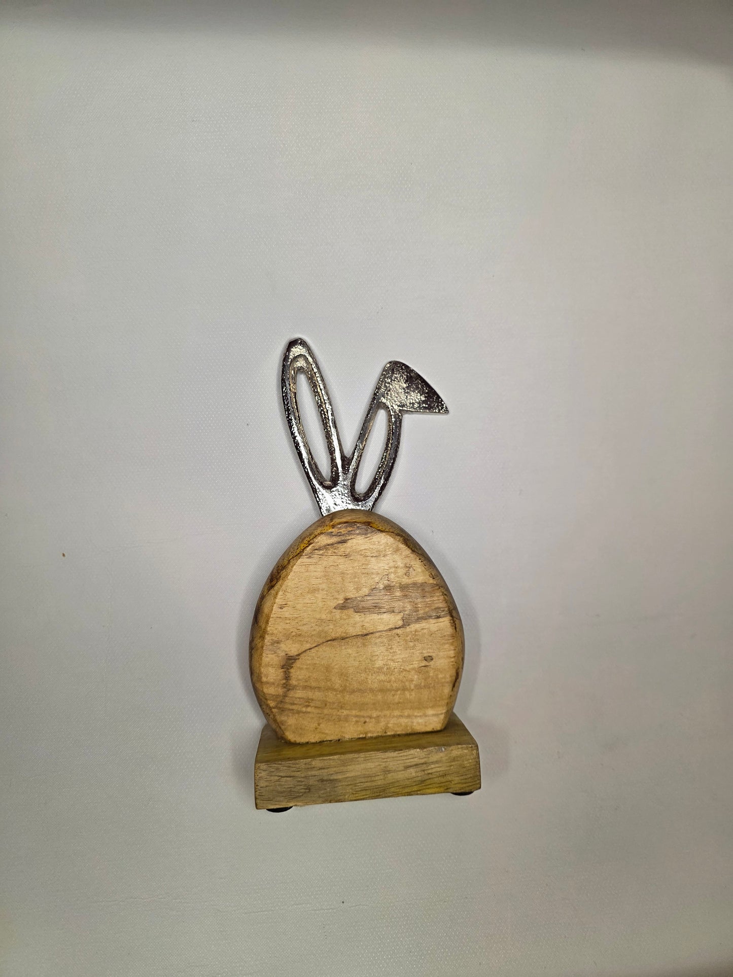 Ostereier mit Ohren aus Metall