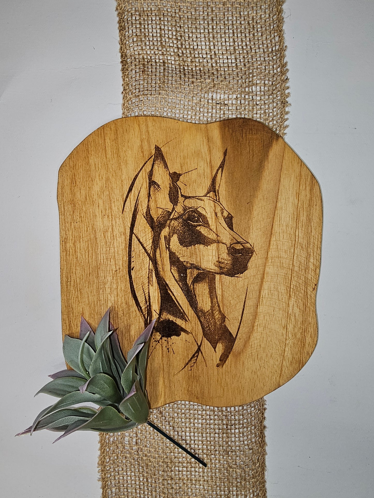 Teakbrett mit Dobermann Motiv