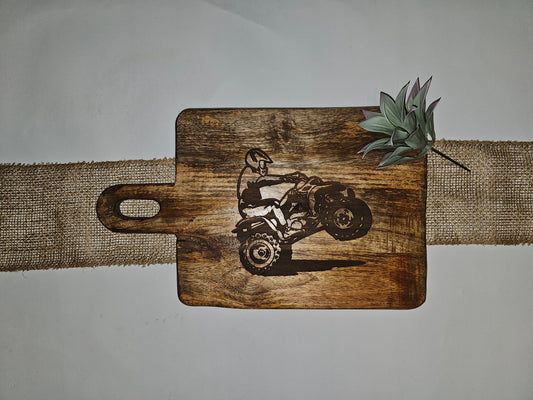 Teakbrett mit Quadmotiv