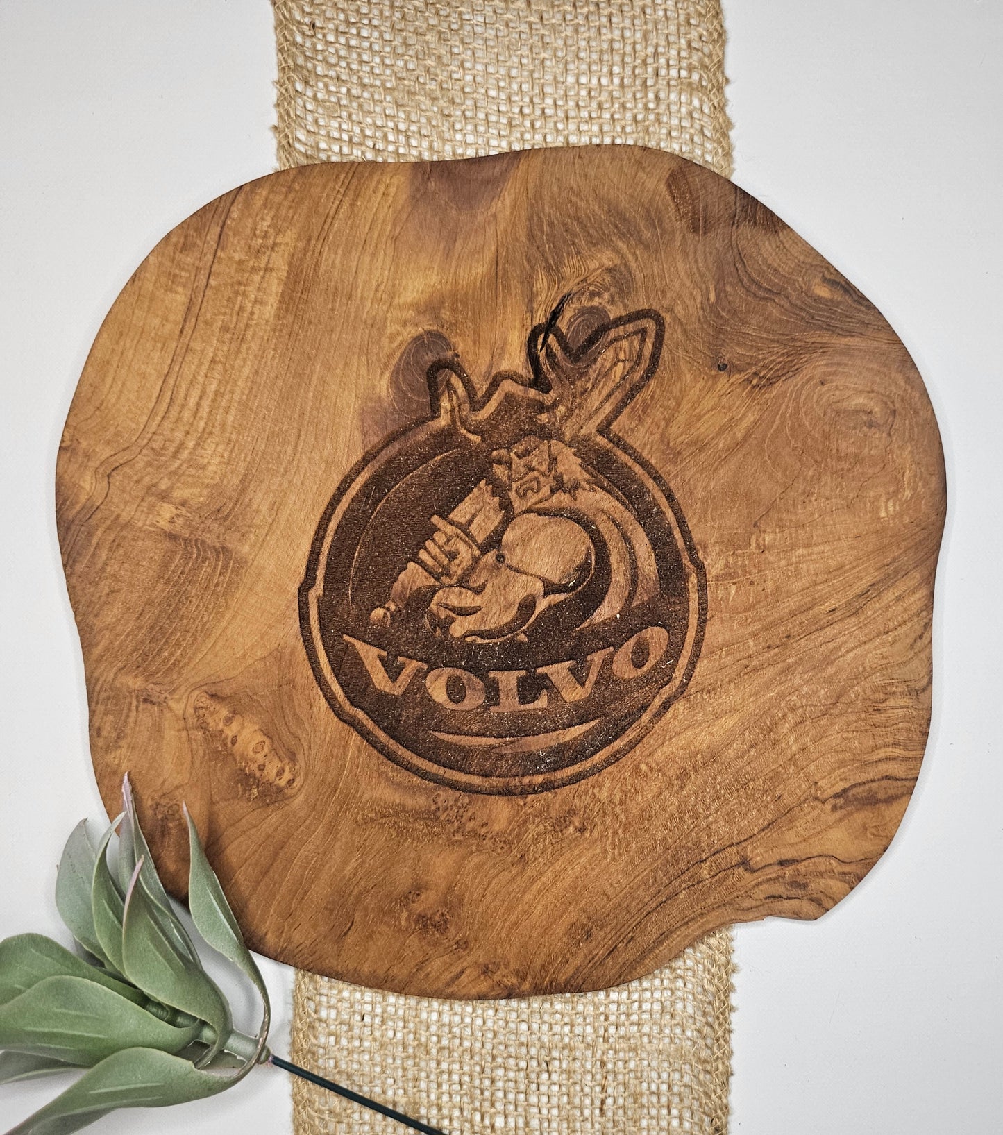 Teakbrett mit Volvo Motiv