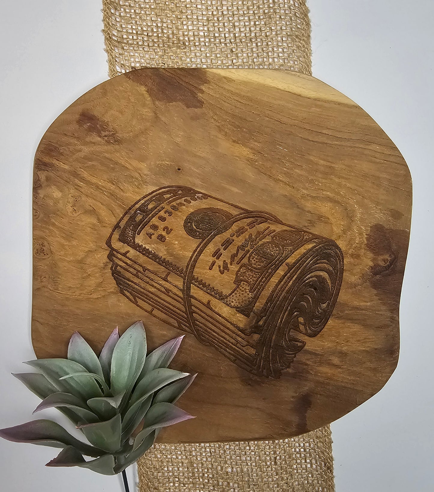 Teakbrett mit Geldbeutel Motiv