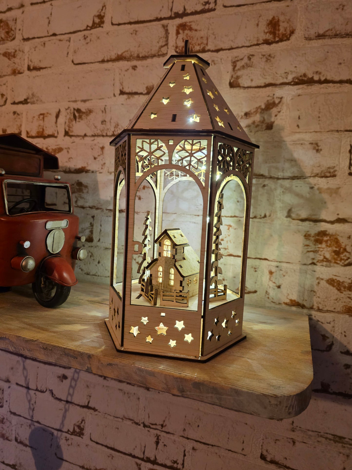 Laterne mit Wintermotiv