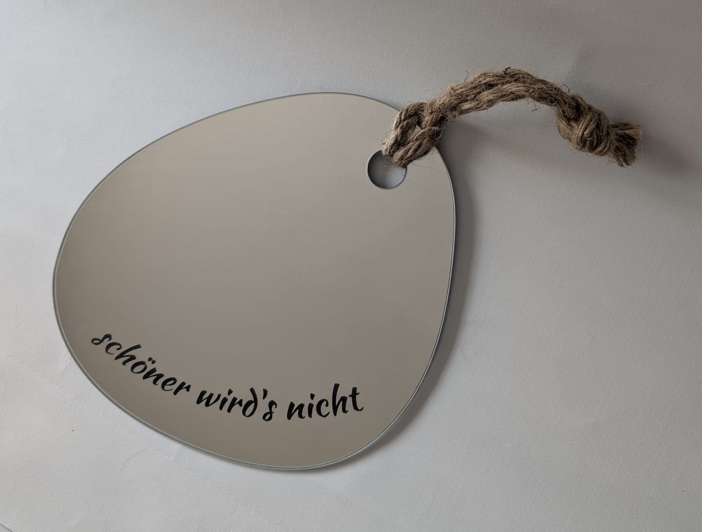Spiegel beschriftet mit schöner wird's nicht